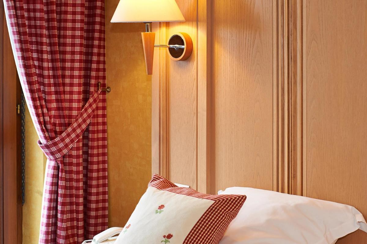 Un ou plusieurs lits dans un hébergement de l'établissement Hotel Spa et Restaurant Au Chasseur