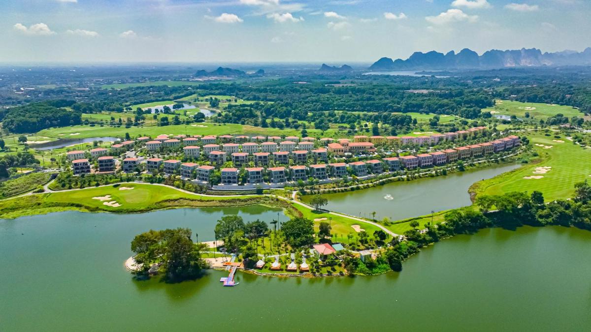Wyndham Sky Lake Resort and Villas - Housity