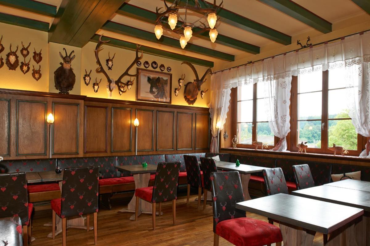 Coin salon dans l'établissement Hotel Spa et Restaurant Au Chasseur