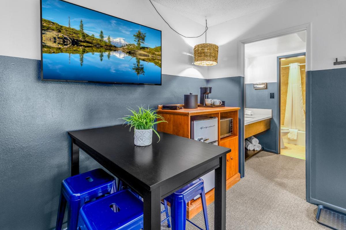The Angler Lodge - Housity