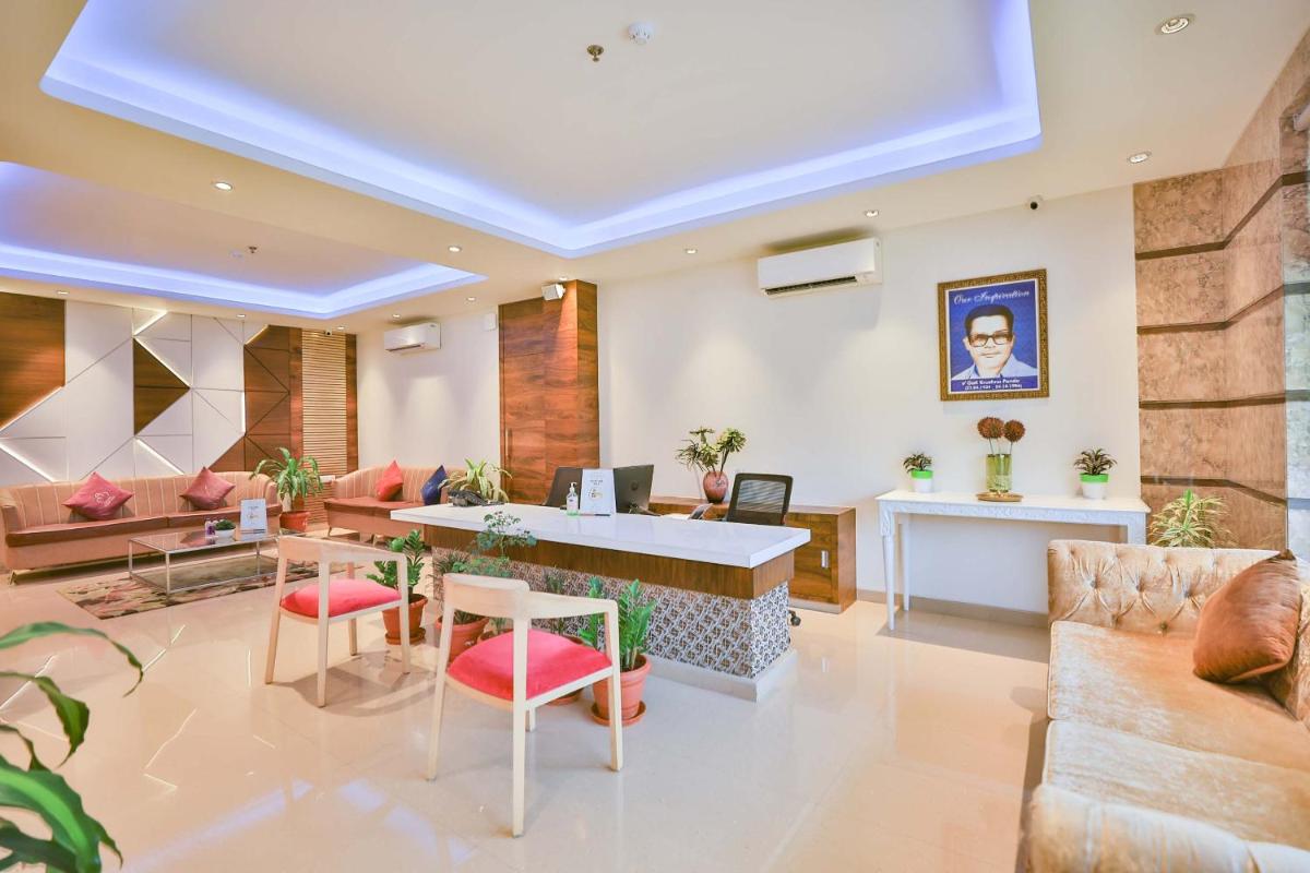 HOTEL CRYSTAL CROWN - Housity