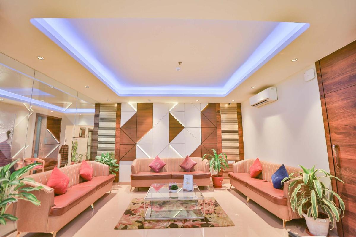 HOTEL CRYSTAL CROWN - Housity
