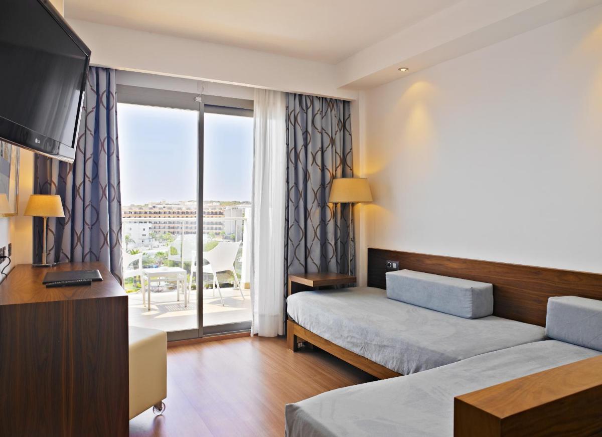 Cama o camas de una habitación en Hipotels Cala Millor Park