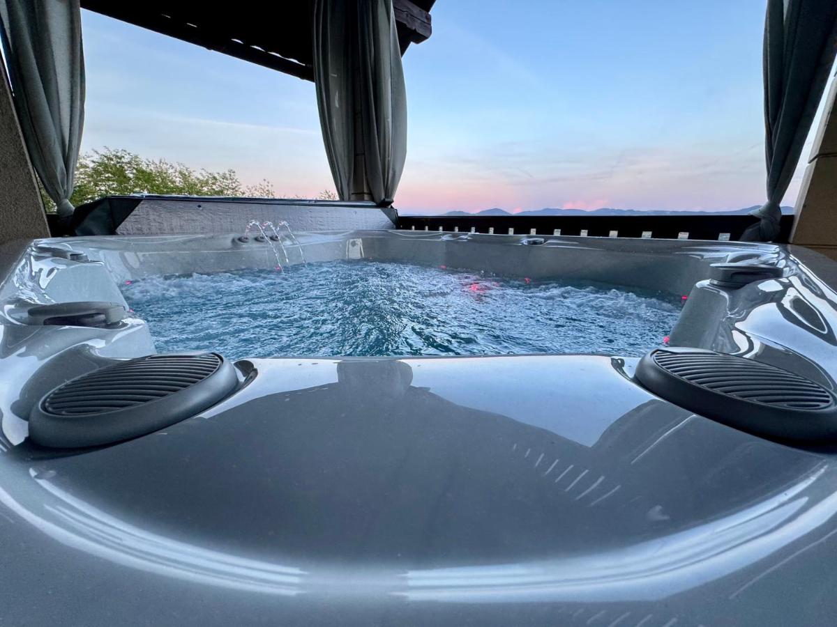 Relax with view Holiday House - Housity