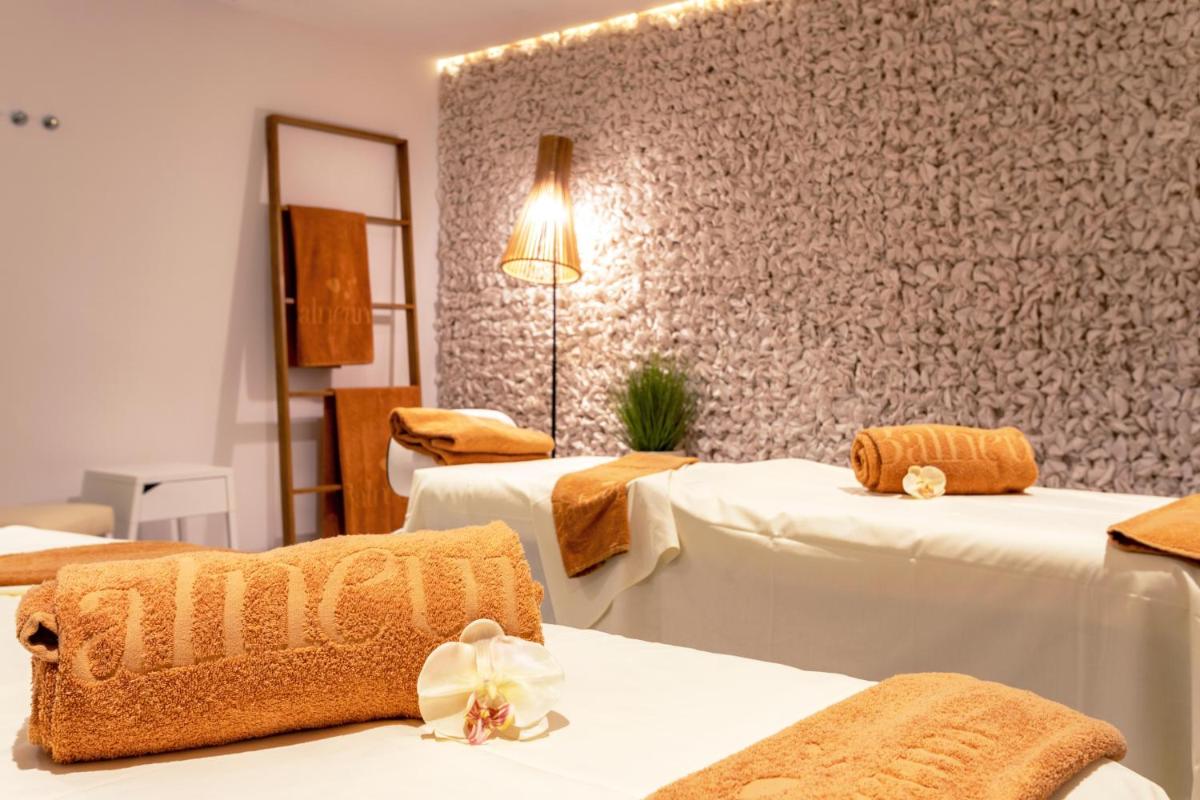 Cama o camas de una habitación en VIVA Cala Mesquida Resort & Spa