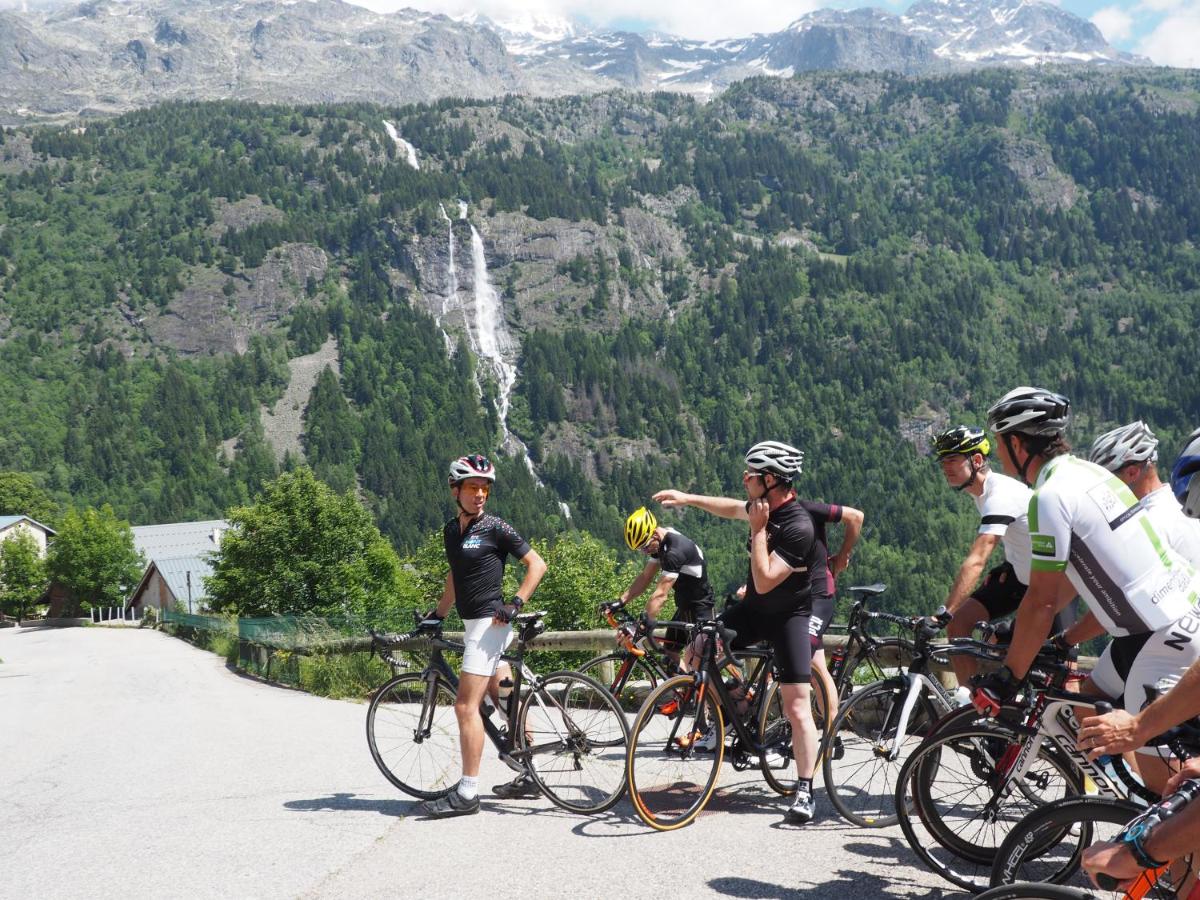 Vélo sur le terrain de l'établissement Hotel Le V de Vaujany ou dans les environs