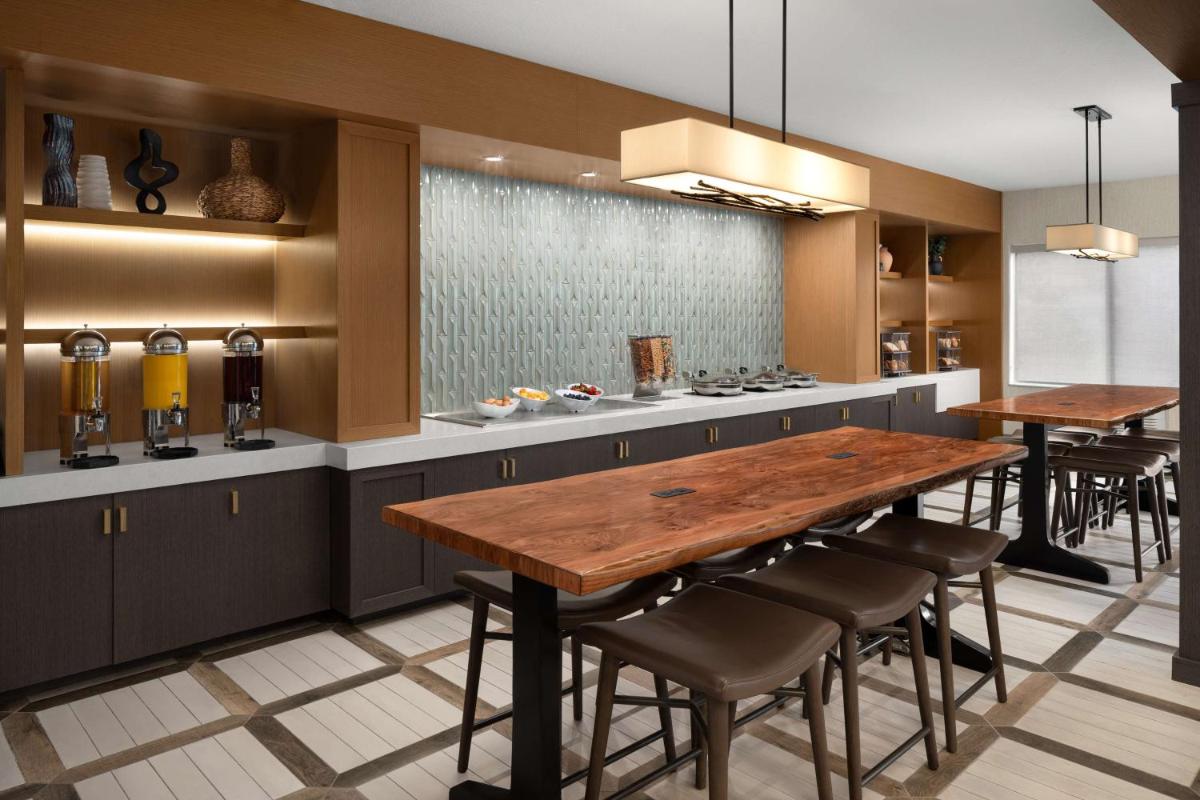 DoubleTree by Hilton Hotel Salem, Oregon - Housity