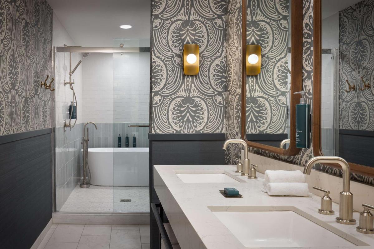 DoubleTree Suites by Hilton Lexington - Housity