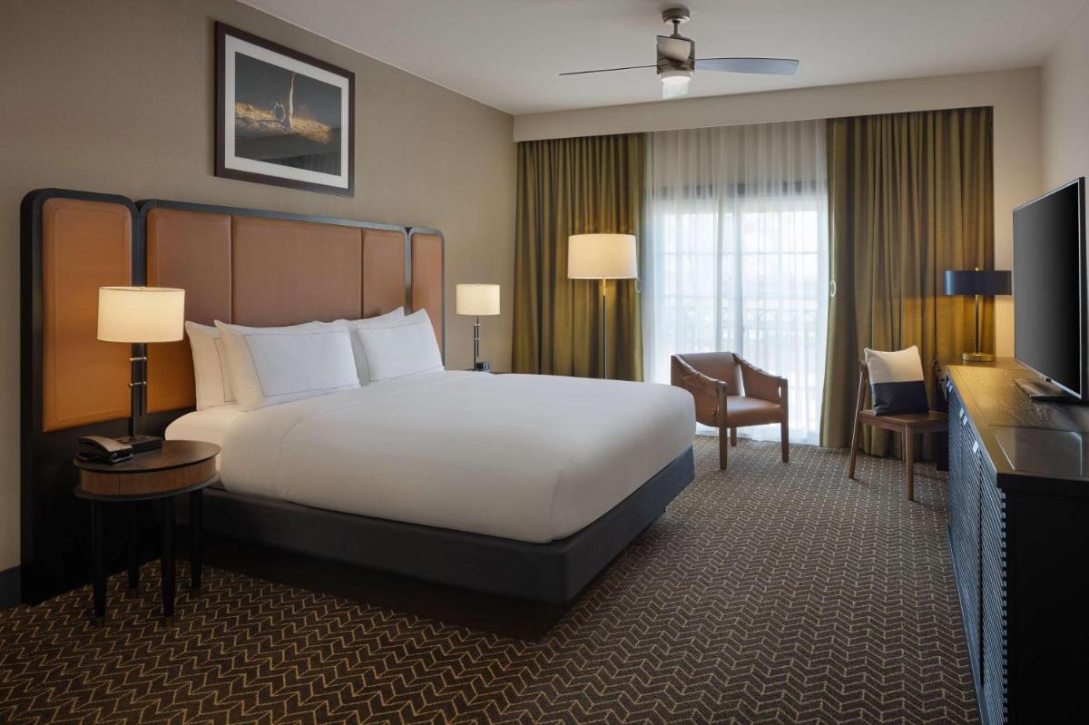 DoubleTree Suites by Hilton Lexington - Housity