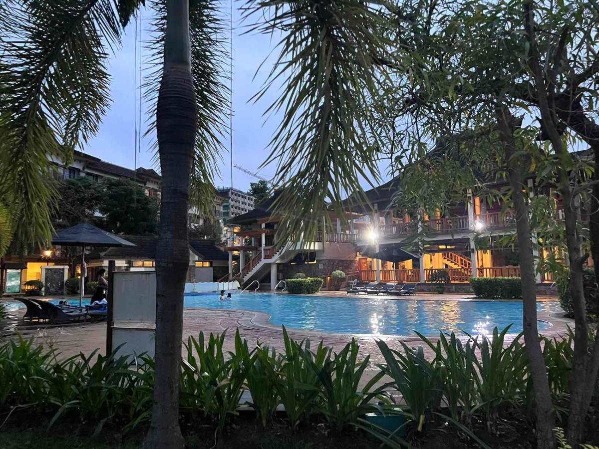 Suitetrails - One Oasis Cozy condo beside Sm Ecoland