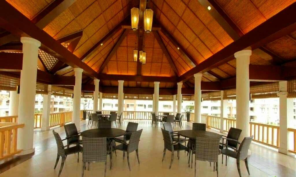 Suitetrails - One Oasis Cozy condo beside Sm Ecoland