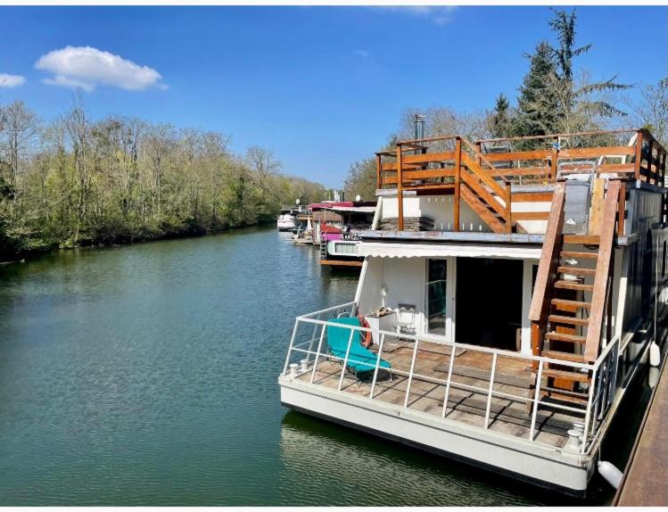 PARIS - Maison flottante - Bateau sur l'eau - Boat House en pleine nature aux portes de Paris et du Stade de France - Housity