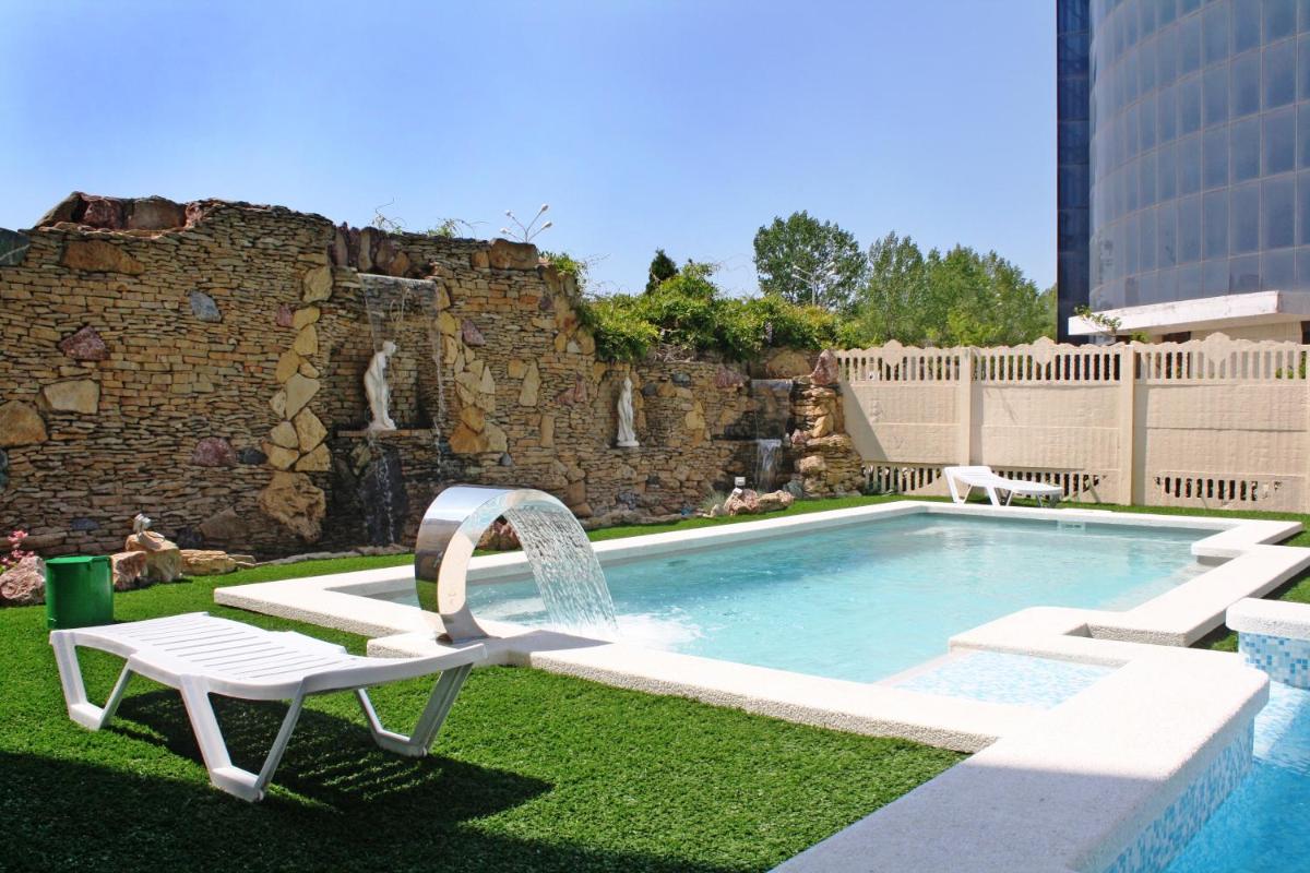 Hotel Capitan - Housity
