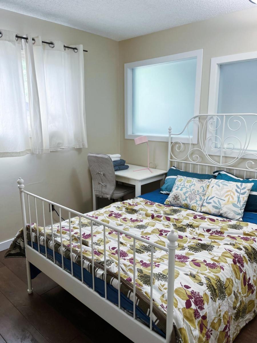 Calgary-Banff single house close LRT&UC&Free Parking - Housity