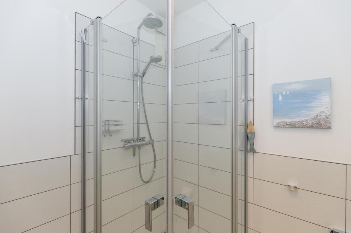 Haus mit Ambiente Wald - Schöne Ferienwohnung in Kühlungsborn Ost - Strandstraße - Housity