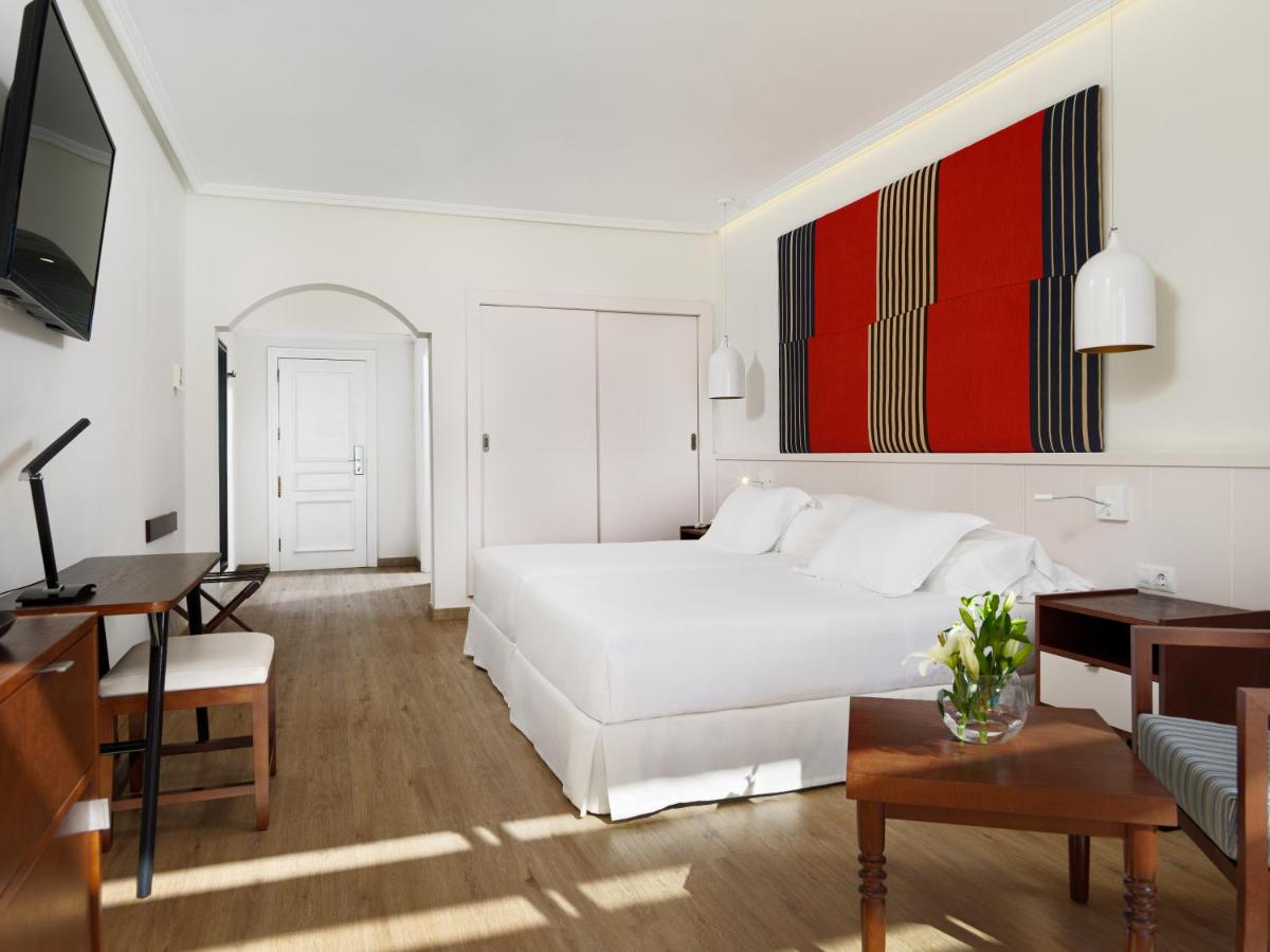 Cama o camas de una habitación en H10 Playa Esmeralda - Adults Only