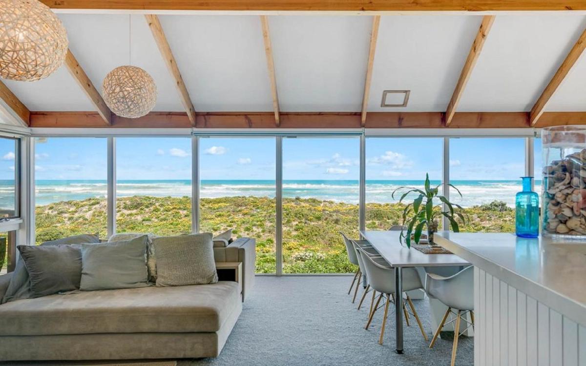 Glass House By The Ocean Wi-fi - Housity