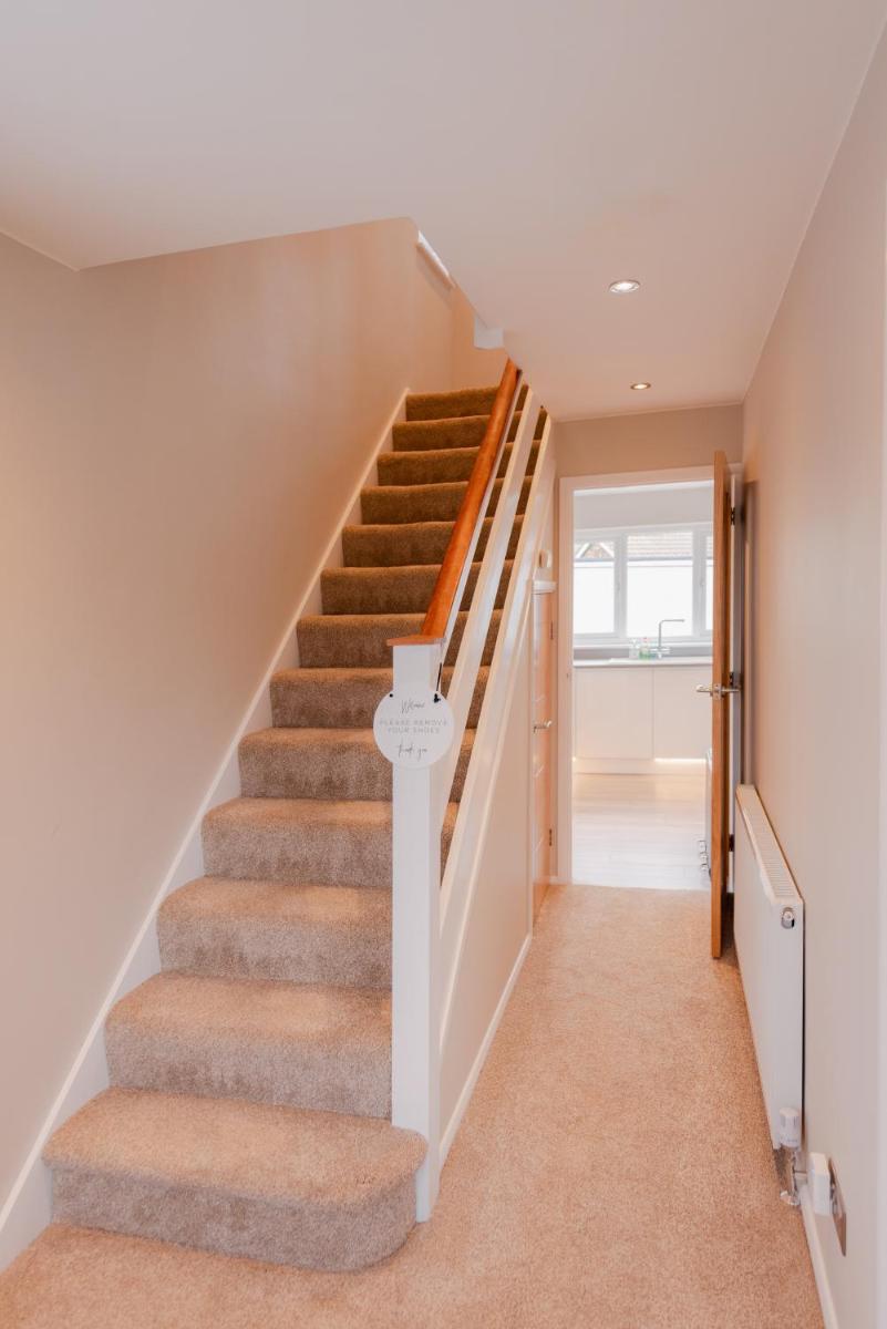 Luxury Recently Renovated 3 Bedroom home in Sandwich Kent - Housity