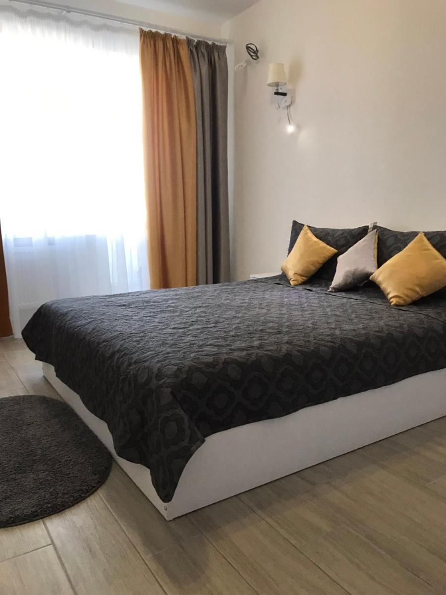 Light Apartments - Housity
