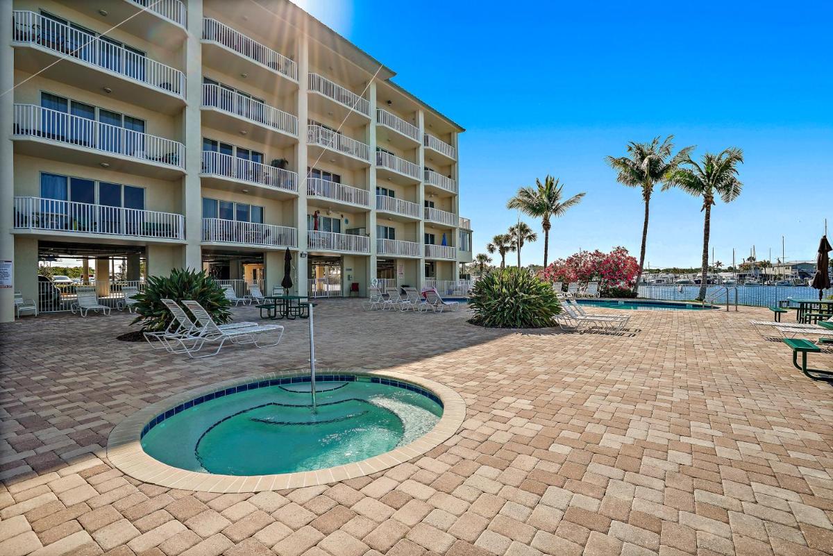 Oceanfront Luxury Condo! Mins to beach! Rum Bar Next Door! - Housity