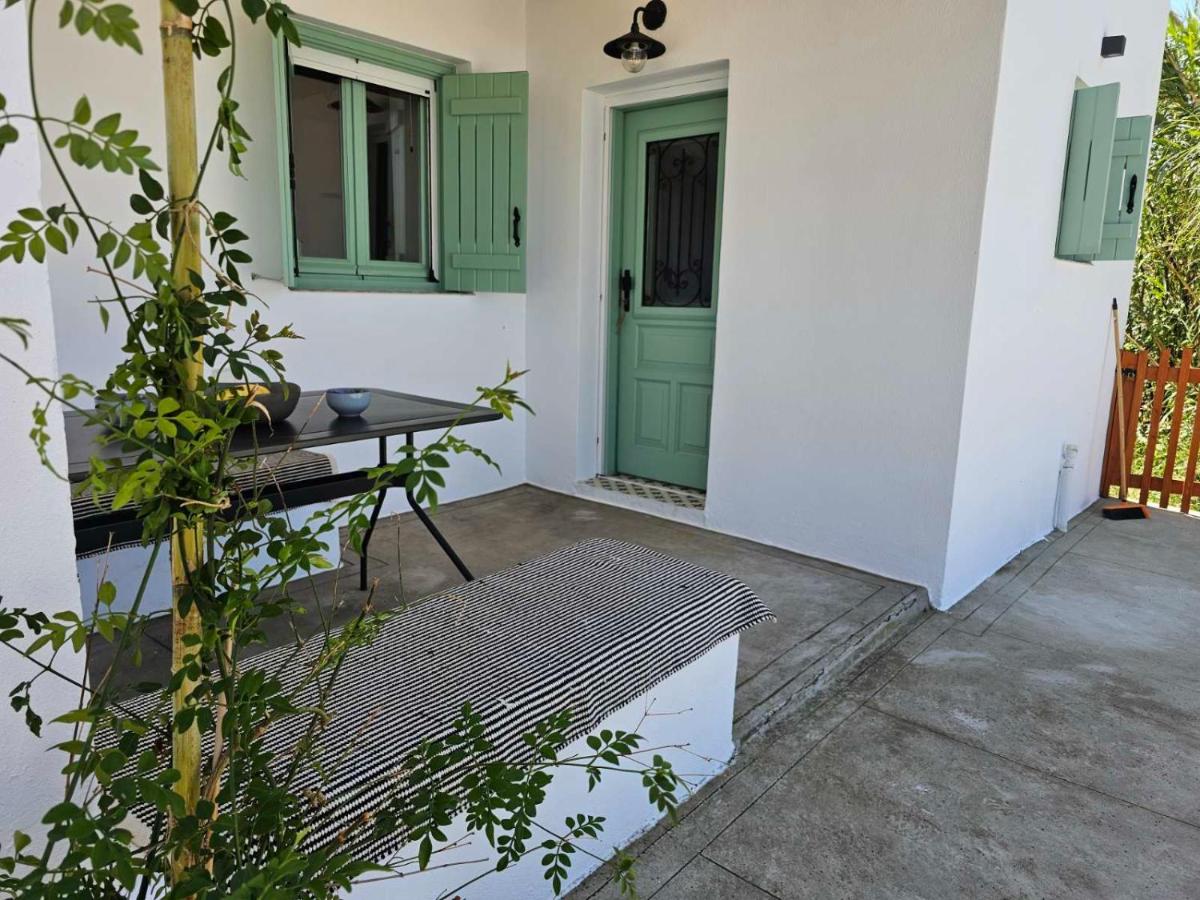 Mparmpa Nikoli - Housity