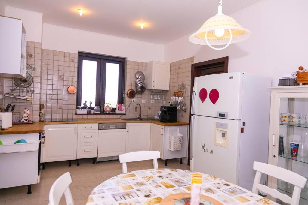 Casa din deal - Housity