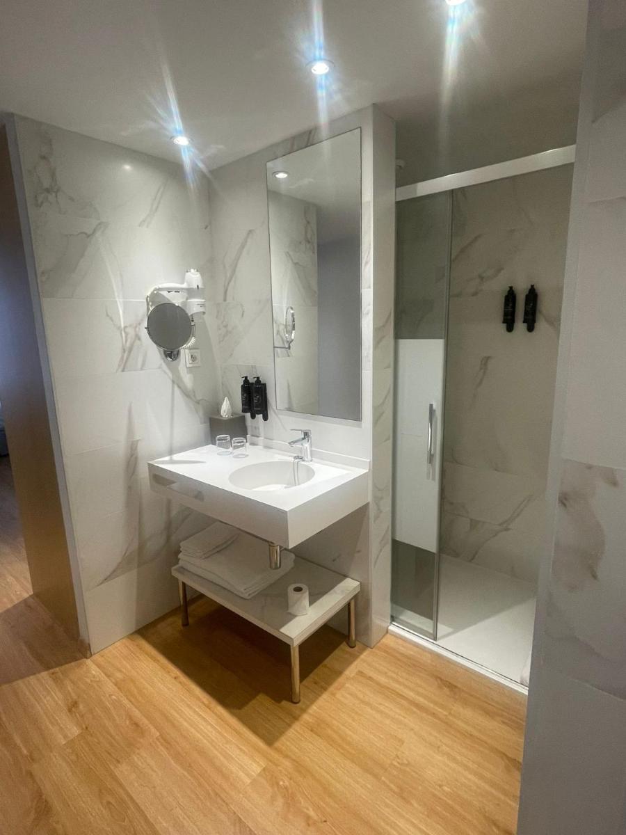 Un baño de Talayot - Adults Only