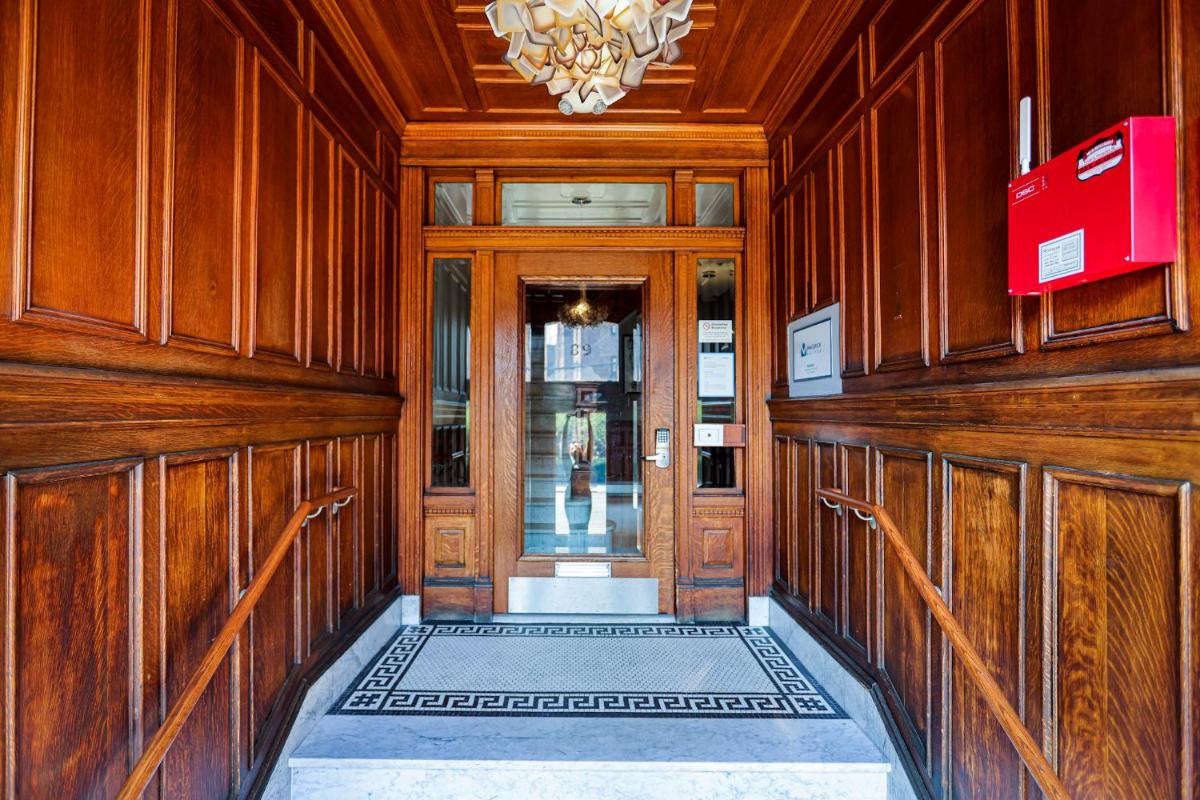 A Stylish Stay w/ a Queen Bed, Heated Floors.. #1 - Housity