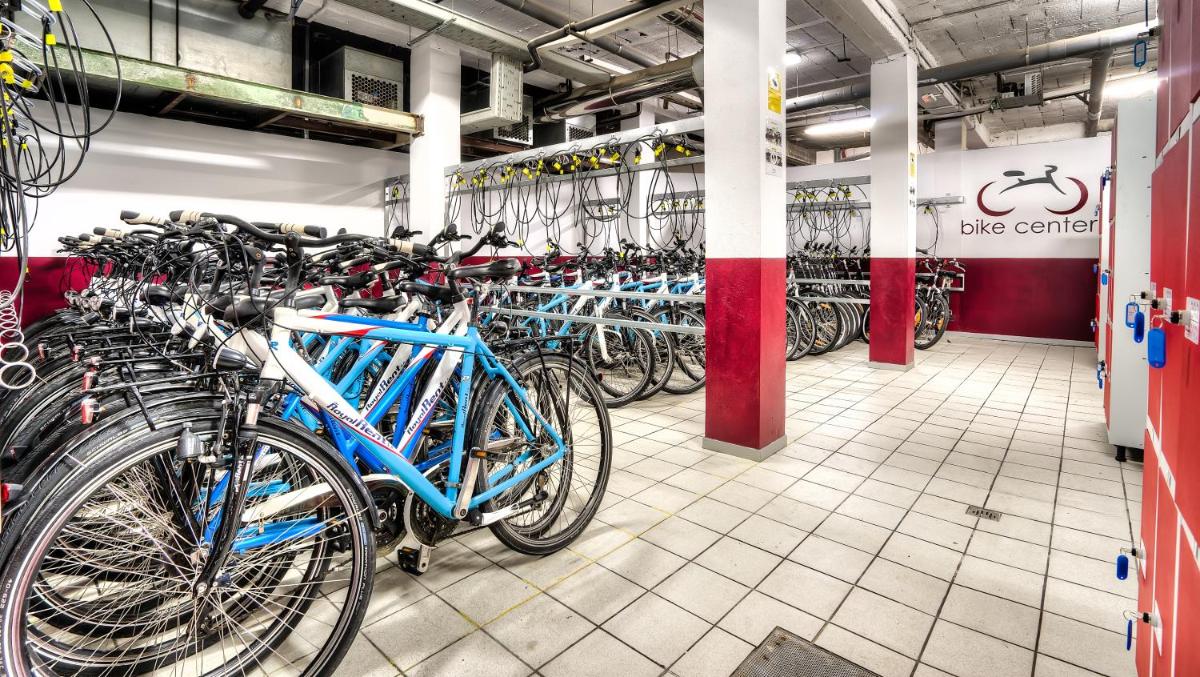 Montar en bicicleta en Nautic Hotel & Spa o alrededores