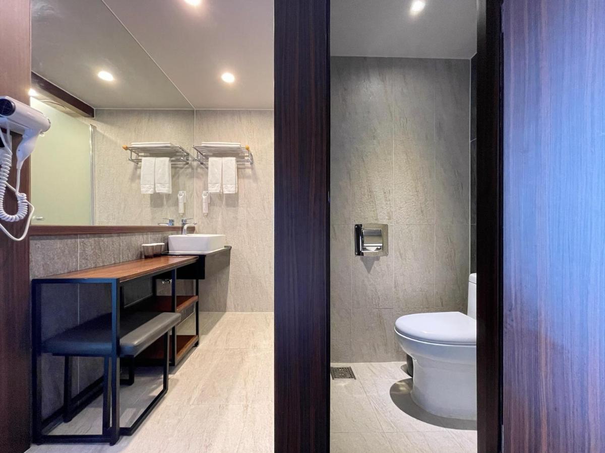 Hotel With City - Housity