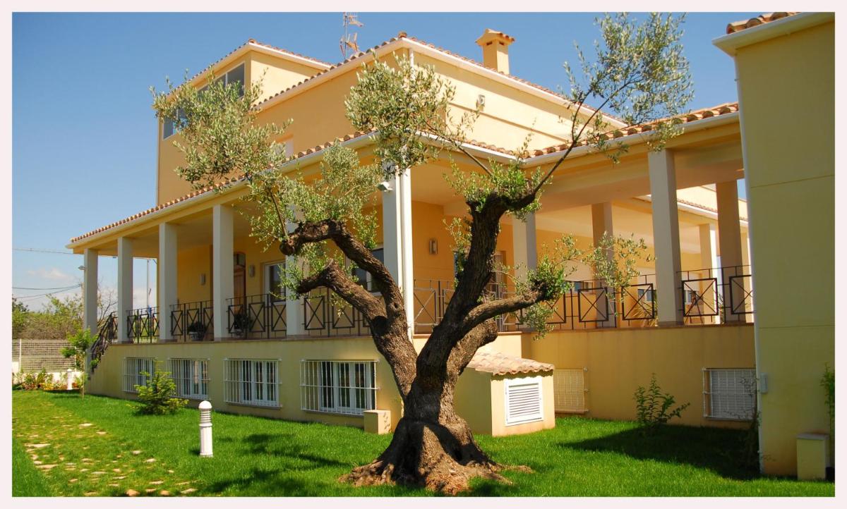 Luz de Azahar Bed and Breakfast - Housity