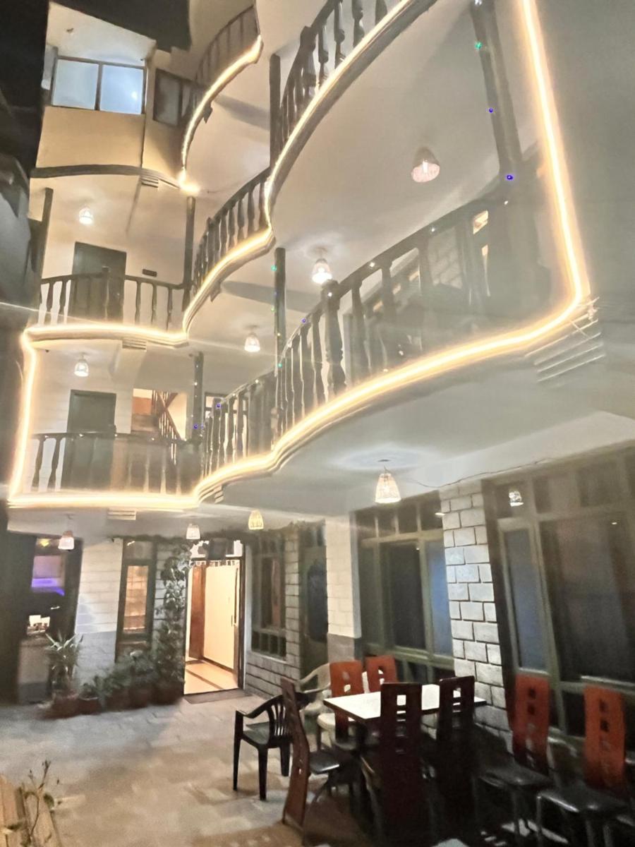 Raksha INN - Housity