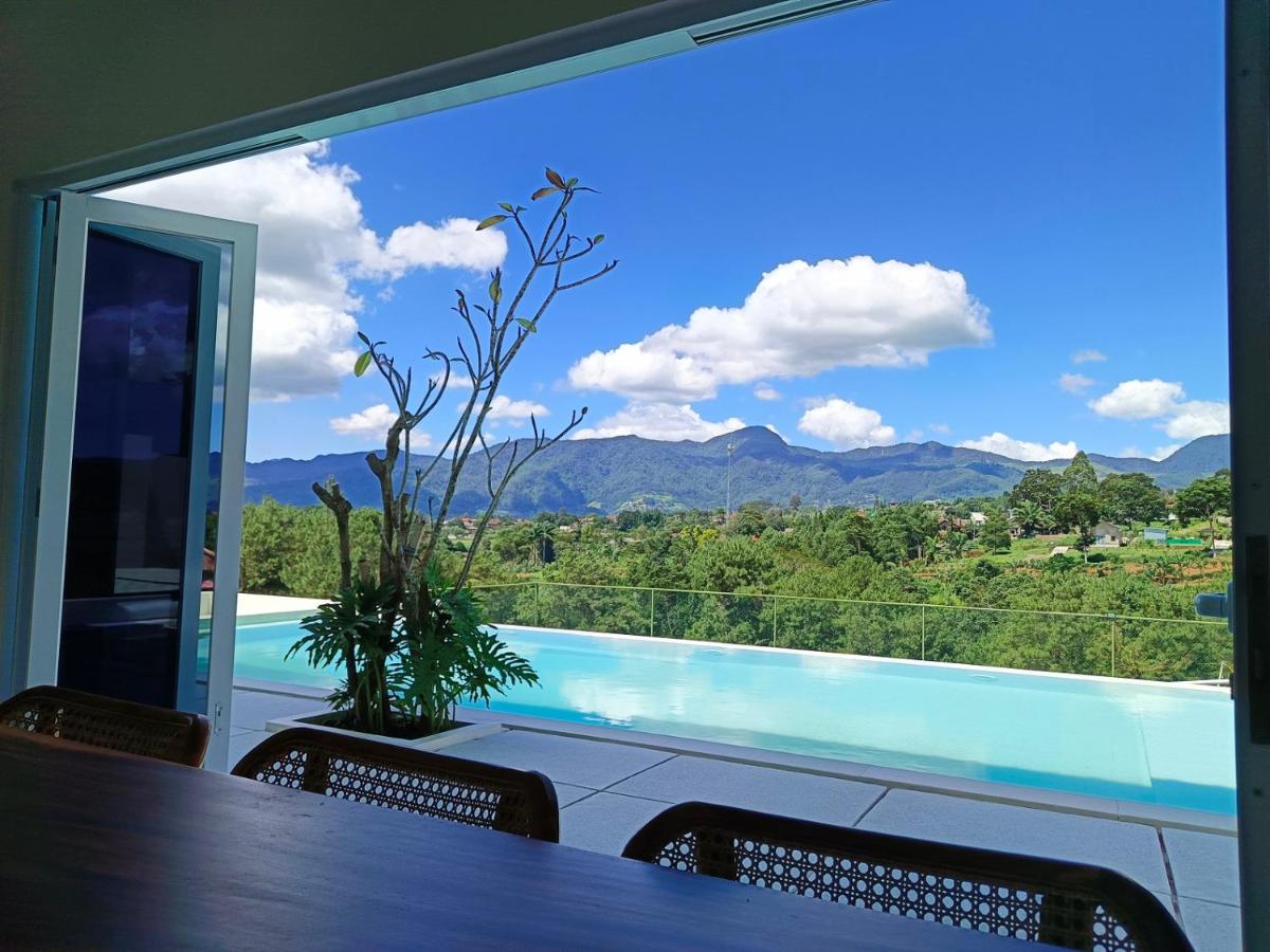 Villa Fortuna - Kinta mani #Puncak Bogor - Housity