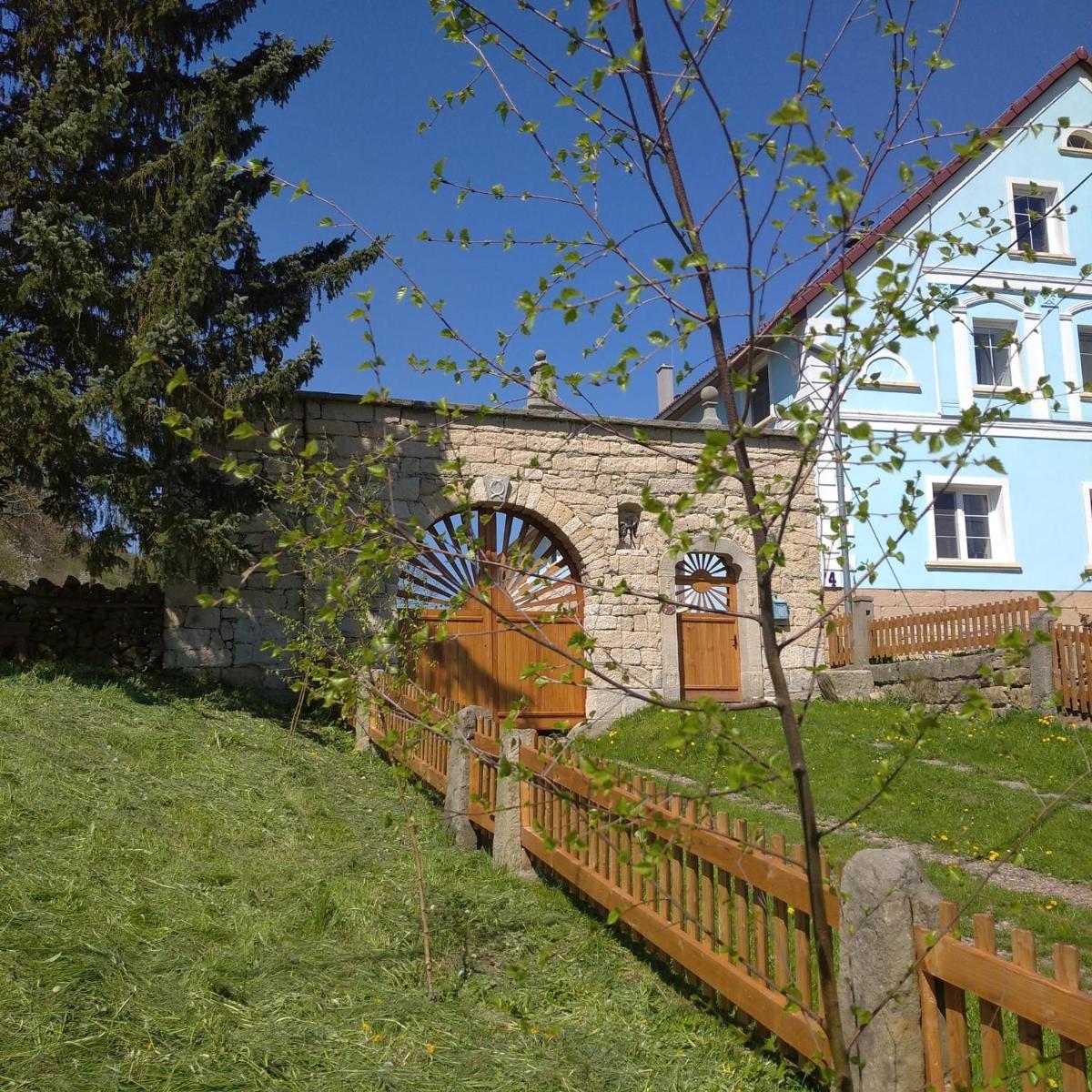 Statek Bílý Dvůr - Bělý - Housity