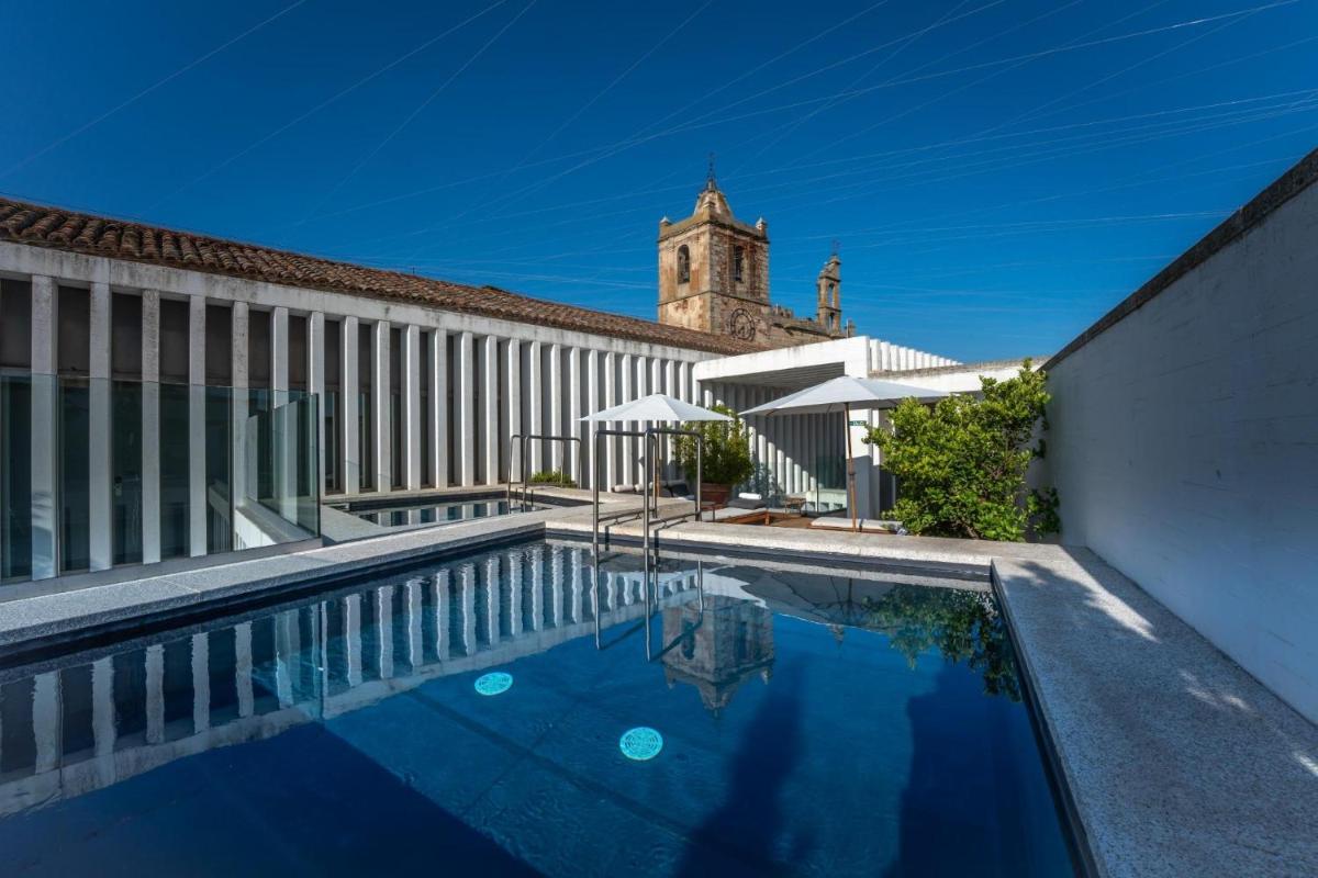 Piscina en o cerca de Atrio