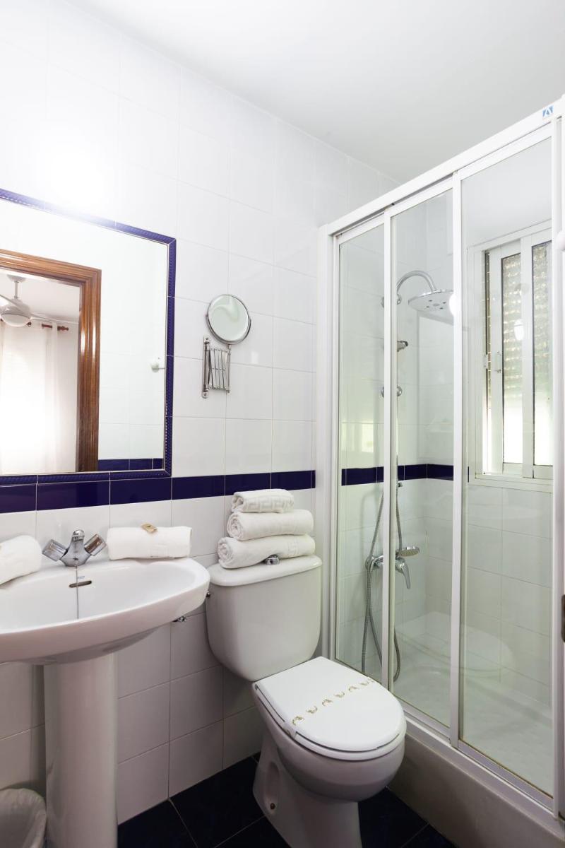 Hostal Restaurante La Giralda - Housity