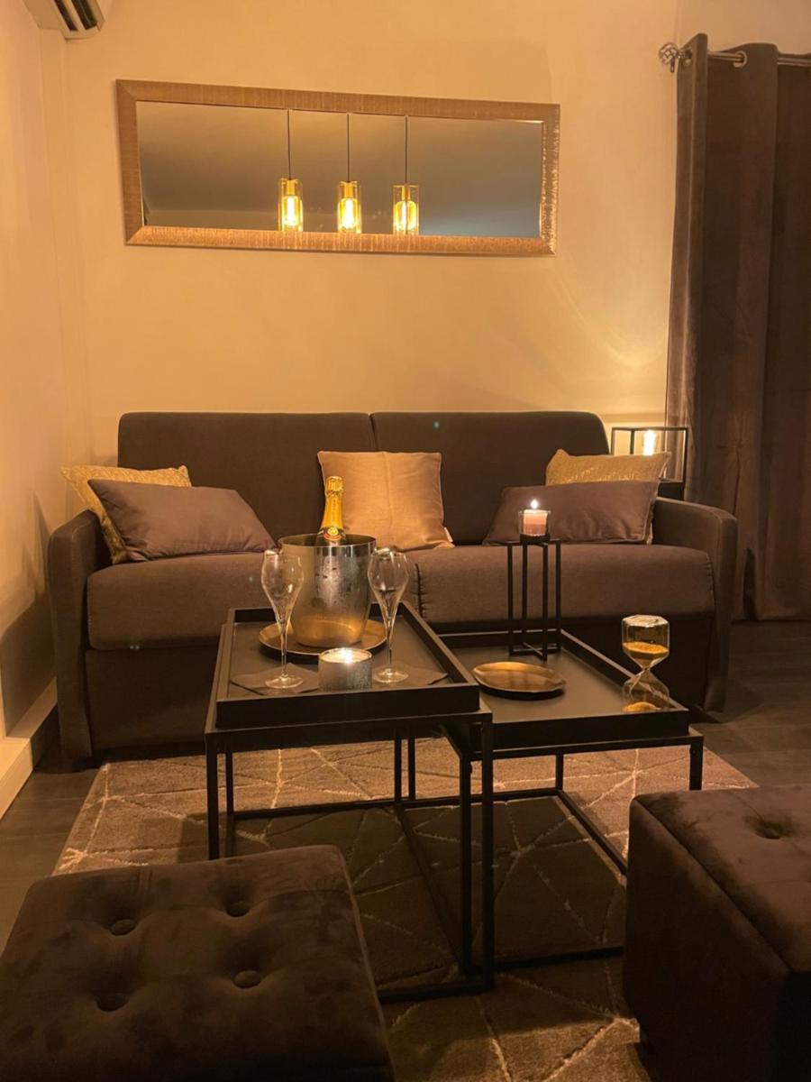Coin salon dans l'établissement Le Château d'Argens