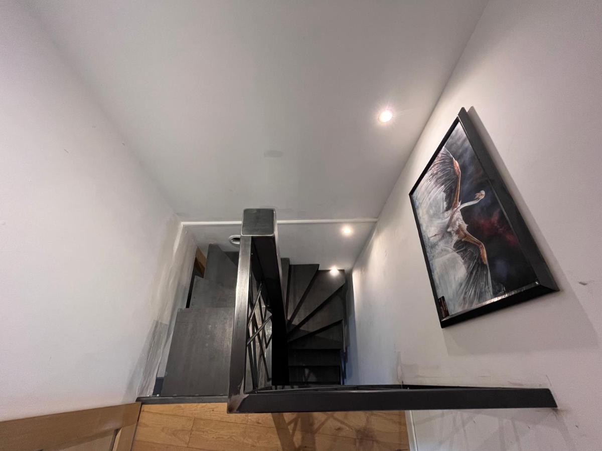 Gîte maisonnette- Et à côté coule une rivière - Housity