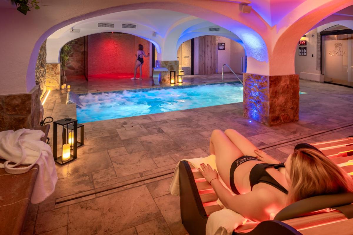 Piscina en o cerca de Hotel GHT Neptuno-Tossa & Venus SPA