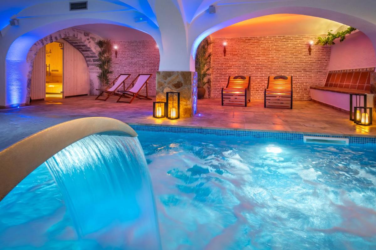 Piscina en o cerca de Hotel GHT Neptuno-Tossa & Venus SPA