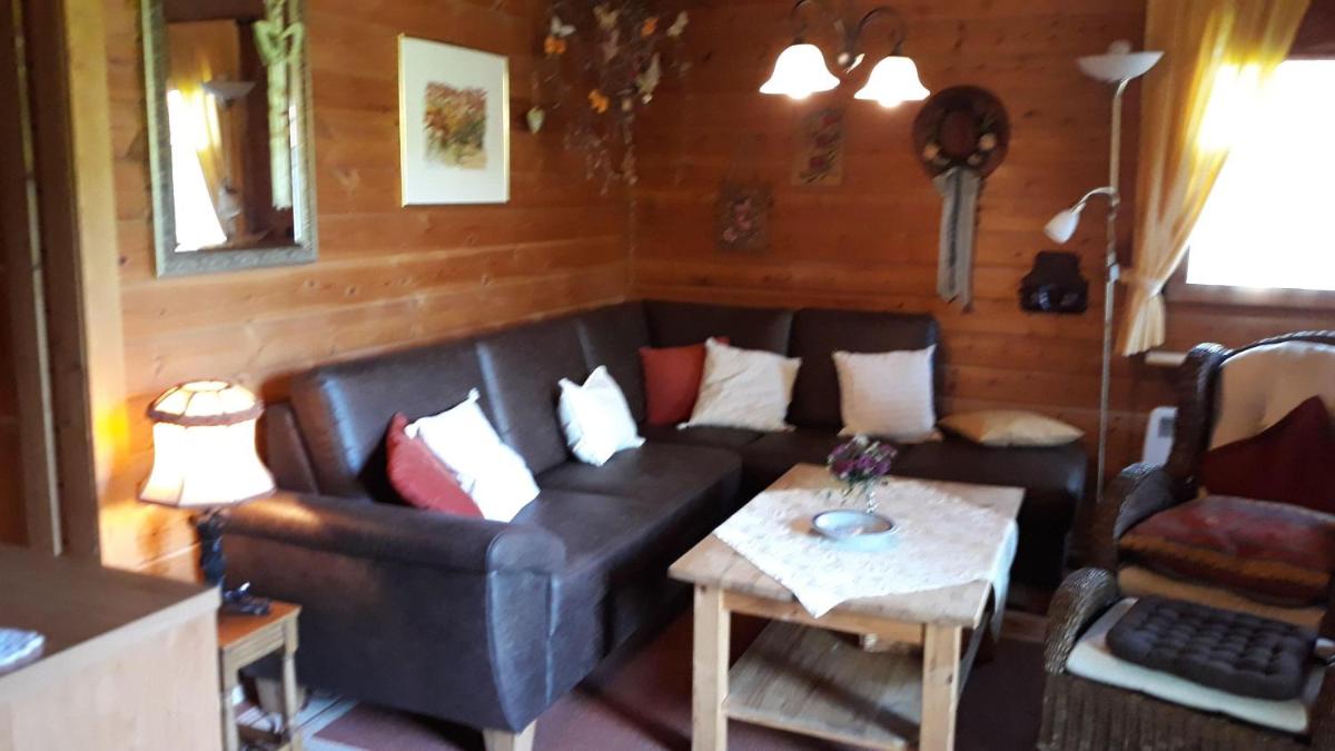 Komfortables-Ferienblockhaus-Nr-27-56-qm-bis-4-Personen-Viechtach-Jaegerpark - Housity