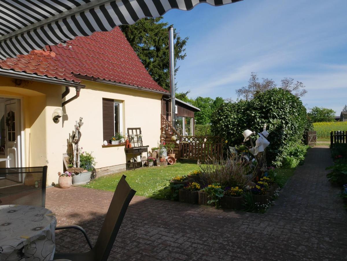 Fewo Mölschow auf Usedom mit einem Garten und W-Lan - Housity