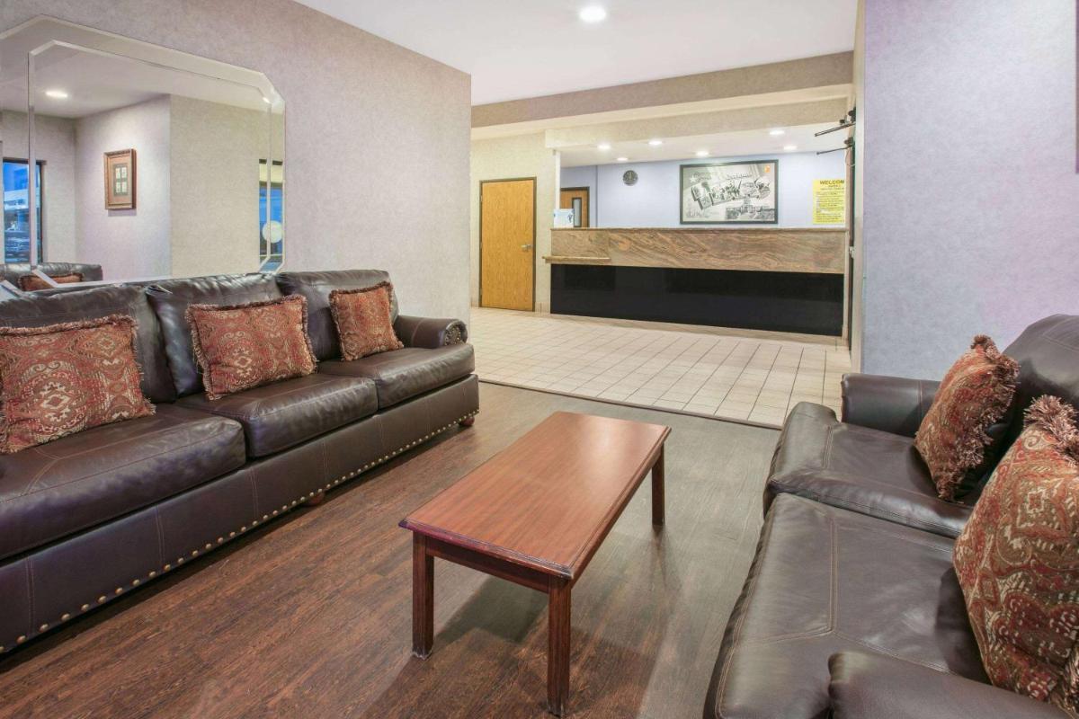 Super 8 by Wyndham Garland North Dallas Area - Housity