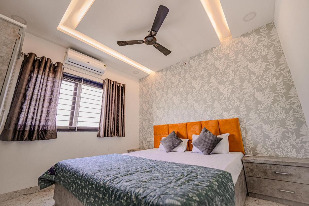 Staeg Cozy Penthouse 2BHK - Housity