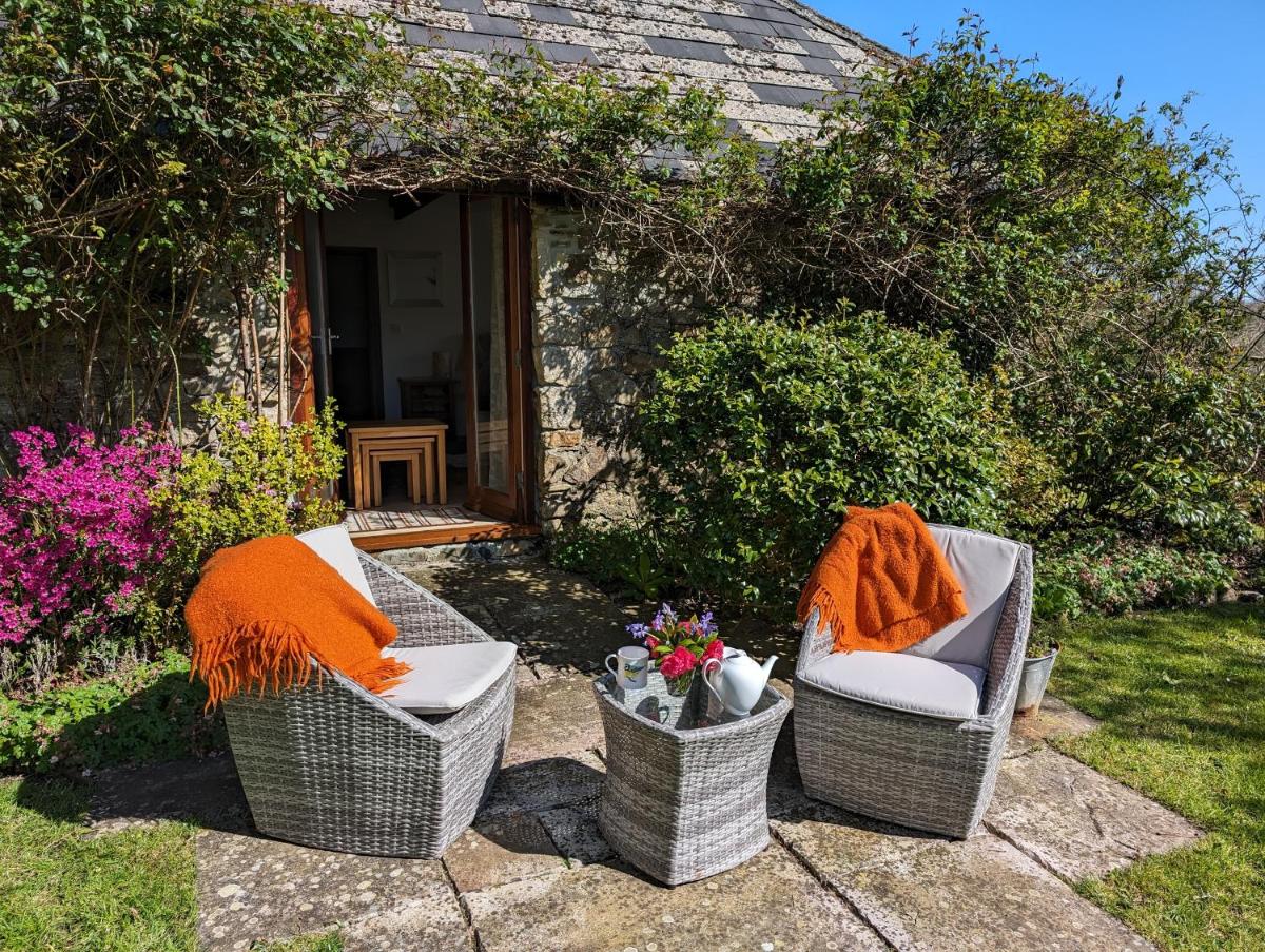 A Delightful Barn in a Peaceful and Private Setting, Close to Dartmoor and the Beautiful Tamar Valley - Housity