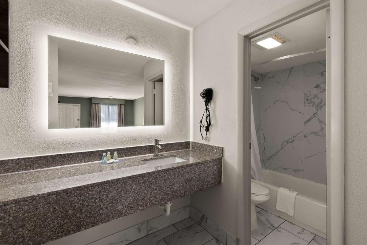 Quality Inn Monroe - Housity