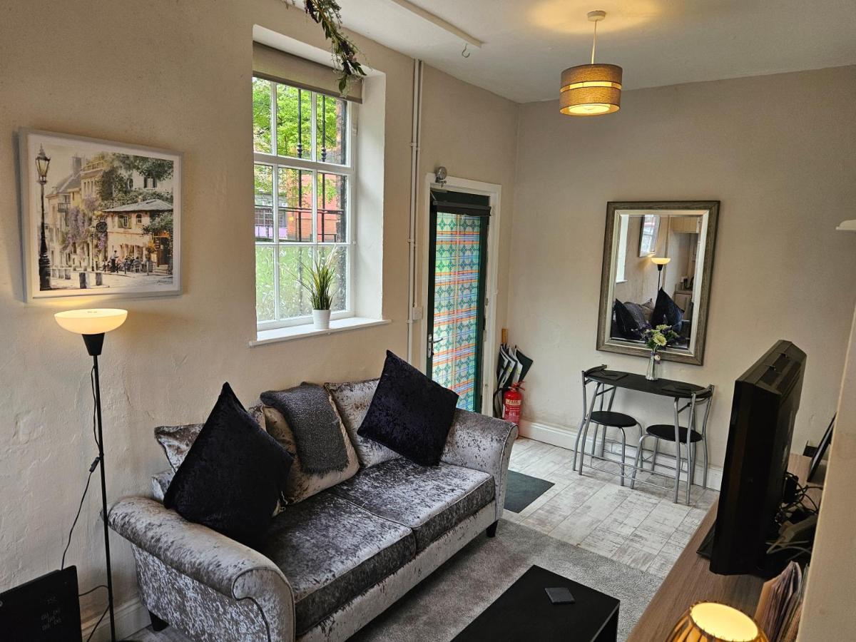 Carlisle Central, Cute Studio Appt, The Cupboard - Housity