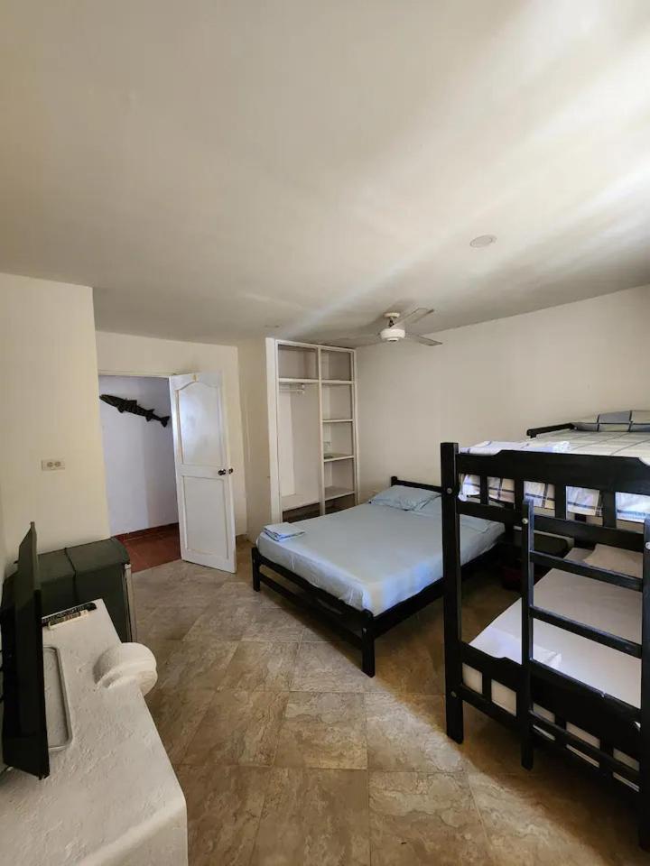Casa Navarro Hostal - Junto al Mar - Housity