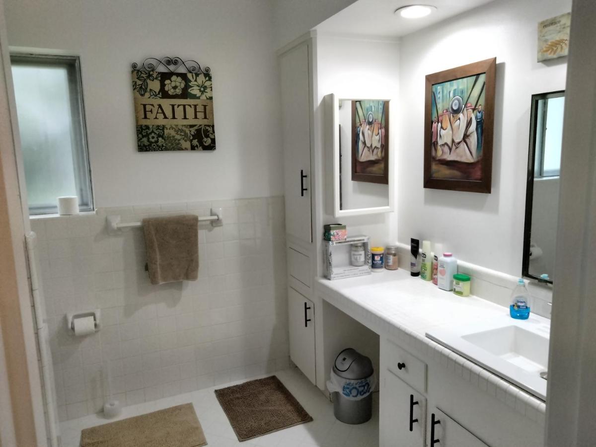 The Art Abbey Bed & Breakfast - Housity