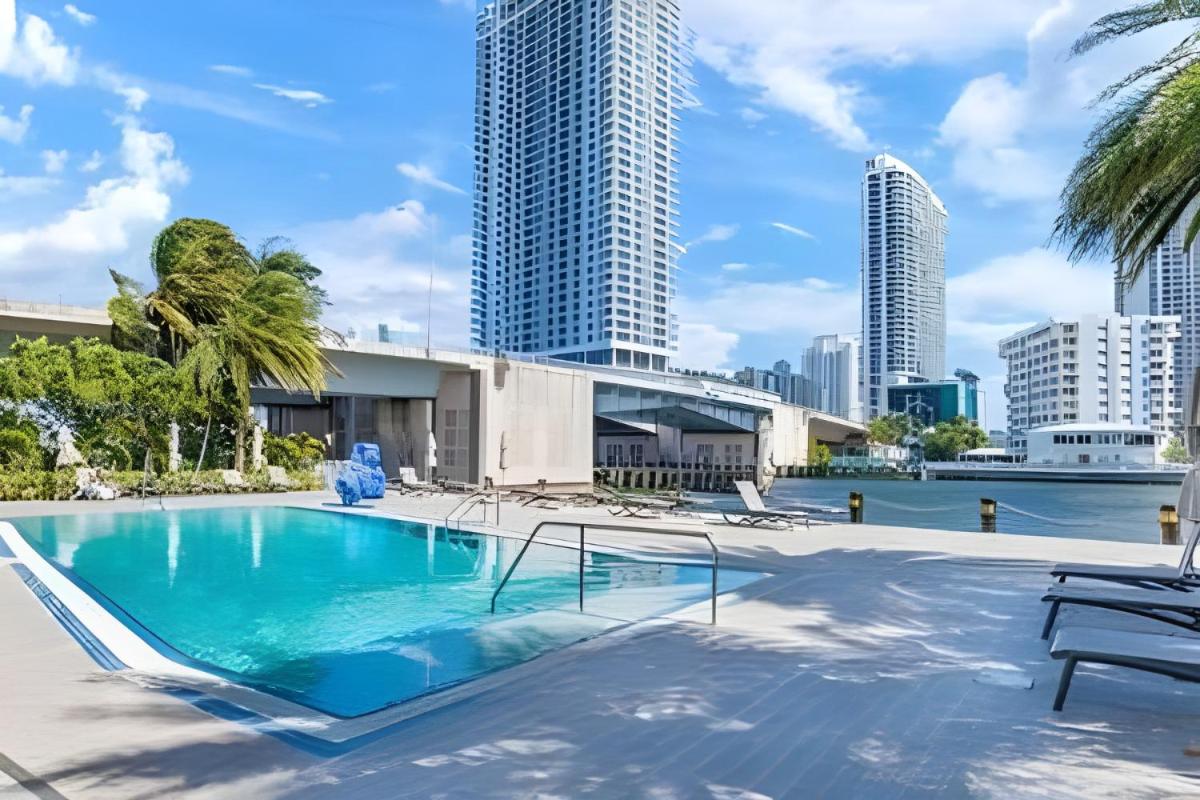 Suitetrails - Top Floor Luxury Penthouse with Private Rooftop